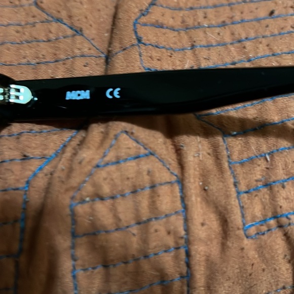 Sunglasses - Picture 5 of 6